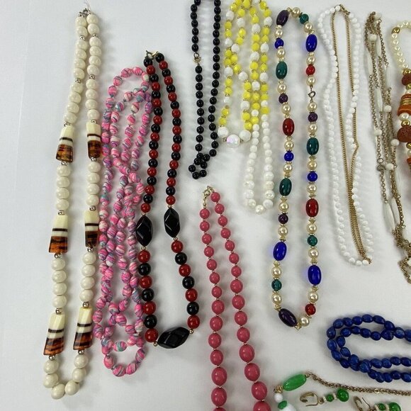 Vintage Costume Jewelry Lot 80's Jewelry 20 Necklaces 1 Pair Clip On Earrings - Picture 3 of 10